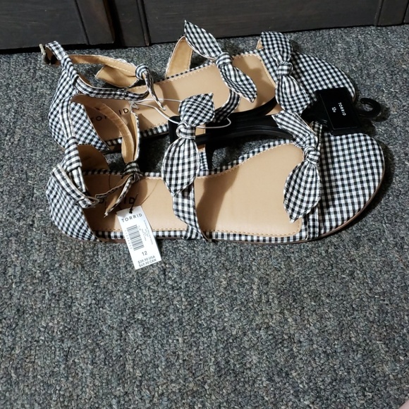 Torrid | Gingham Bow Sandal - Picture 3 of 7